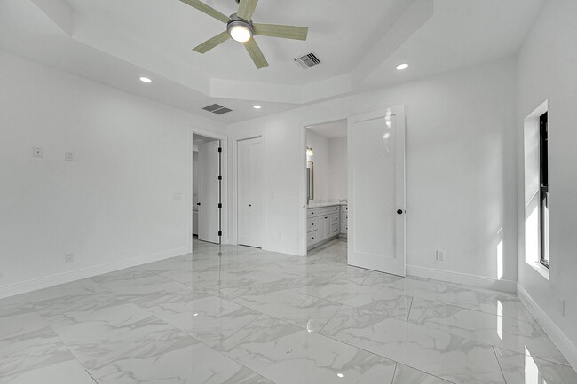 Building Photo - 6607 Deland Ave