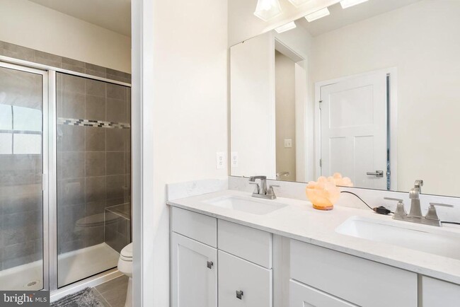 Building Photo - 131 Burkwood Ter