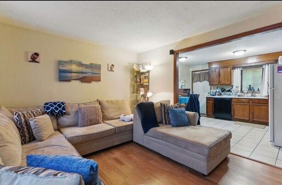 Building Photo - 82 Cherrelyn St