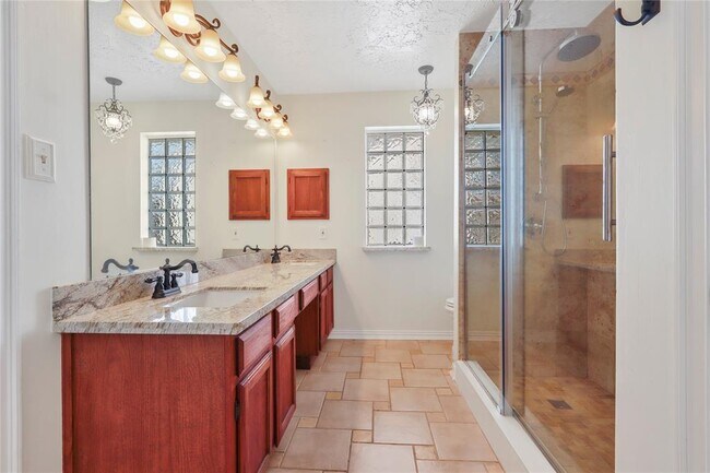 Building Photo - 13622 Wimbledon Oaks Dr