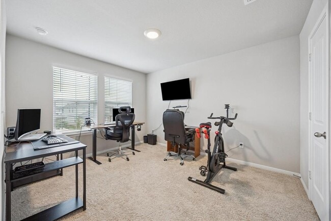 Building Photo - 724 Aster Pl