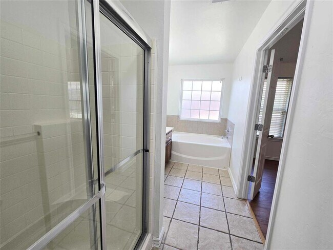 Building Photo - 16001 Korie Dr
