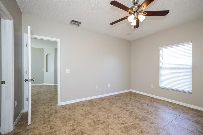Building Photo - 446 Spike Ct