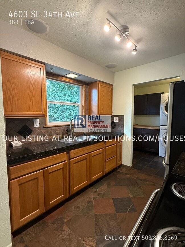 Building Photo - 4603 SE 34th Ave