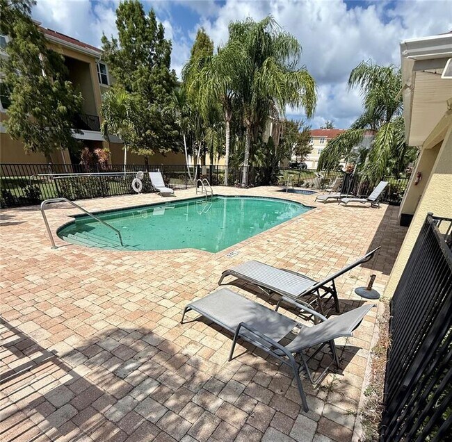 Building Photo - 5111 Royal Palms Wy