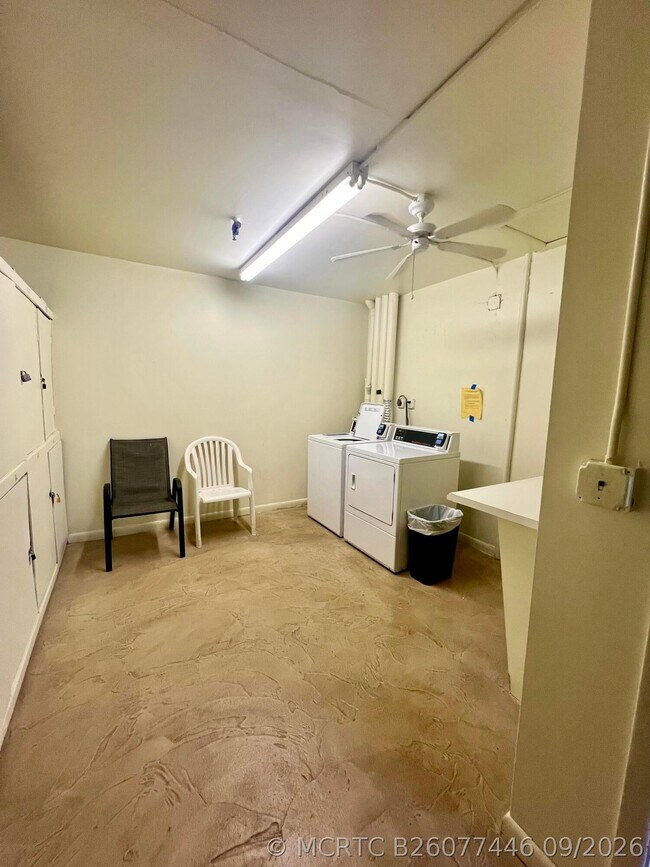 Building Photo - 164 Mansfield D