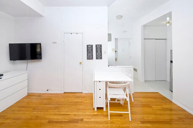 Building Photo - 1789 1st Ave