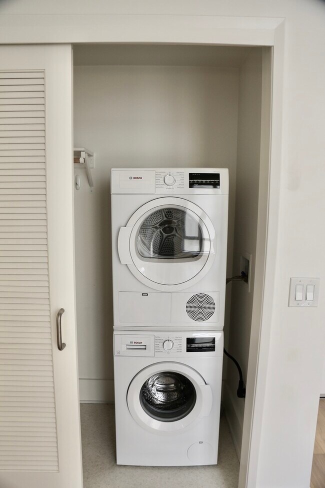 Building Photo - 1075 Market St