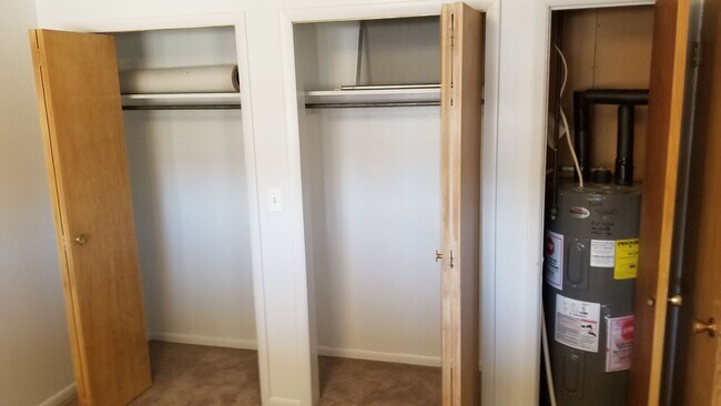 Building Photo - 429 E Pine St