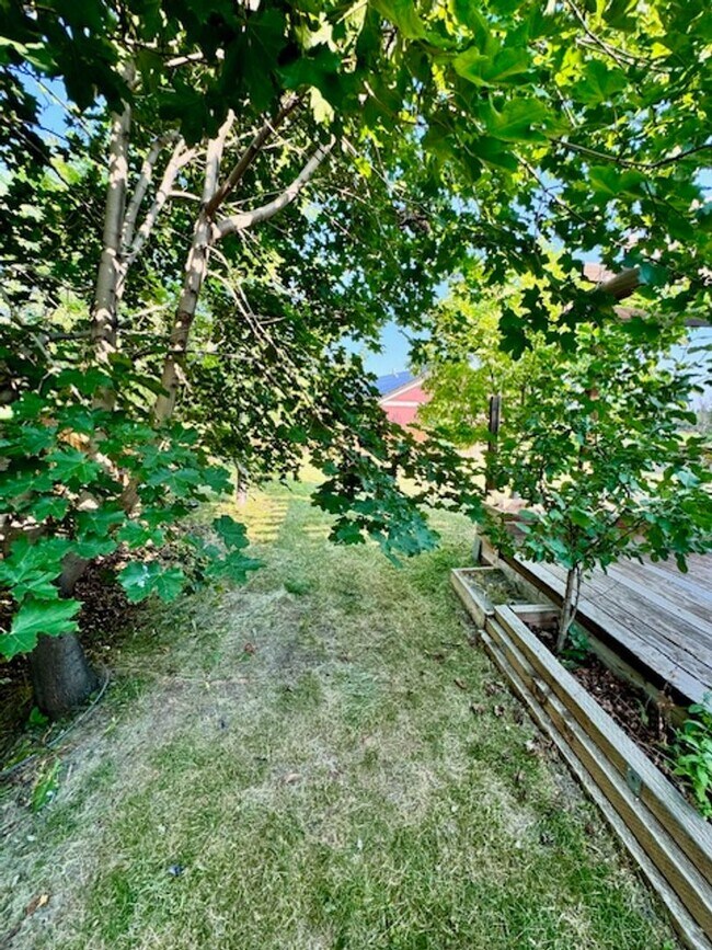 Building Photo - 3-Bedroom, 2-Bathroom Single-Level Home in Bozeman, MT
