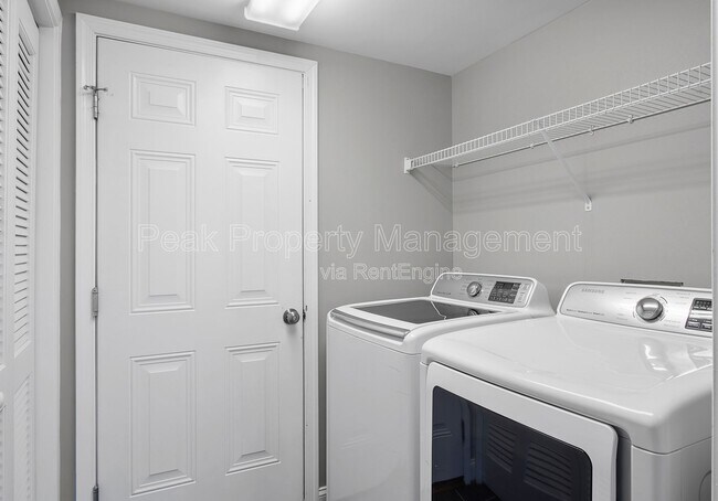 Building Photo - 3823 Maher Manor