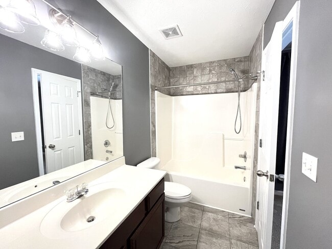 Building Photo - INDIAN PARK END UNIT TOWNHOME!