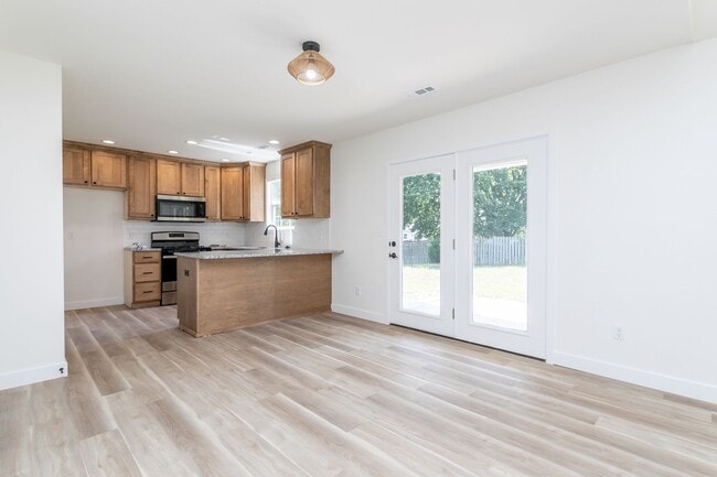 Building Photo - Newly Remodeled Picturesque Home in North ...