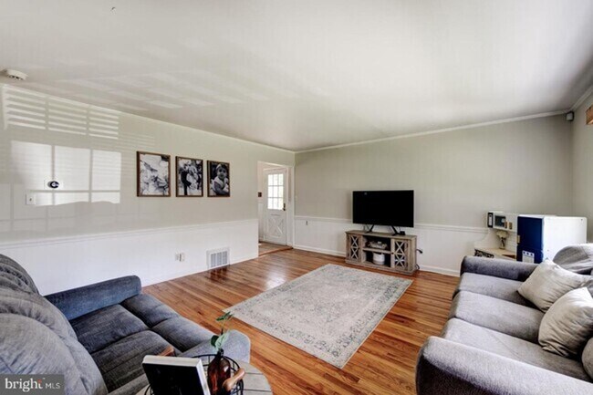 Building Photo - Charming Home in King of Prussia