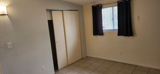 Building Photo - pm0649