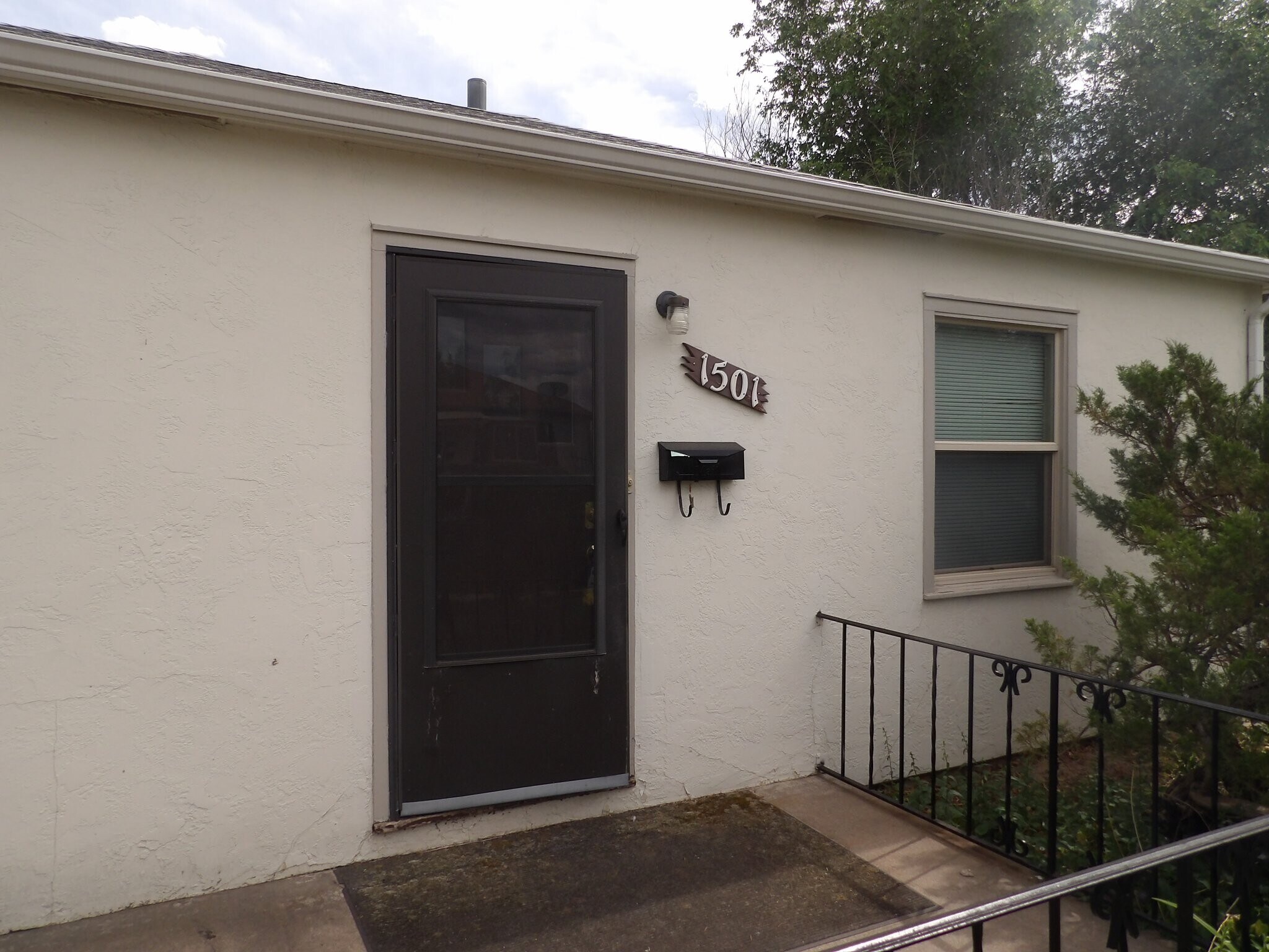 Building Photo - 1501 N Cedar St