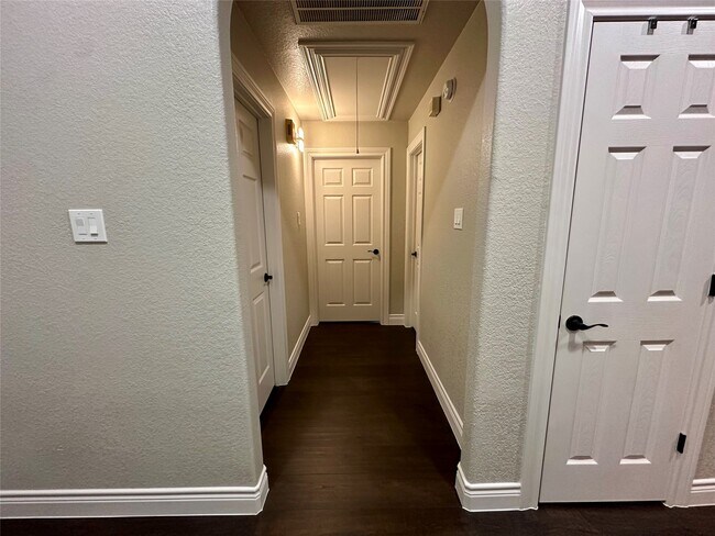 Building Photo - 21641 Forest Colony Dr