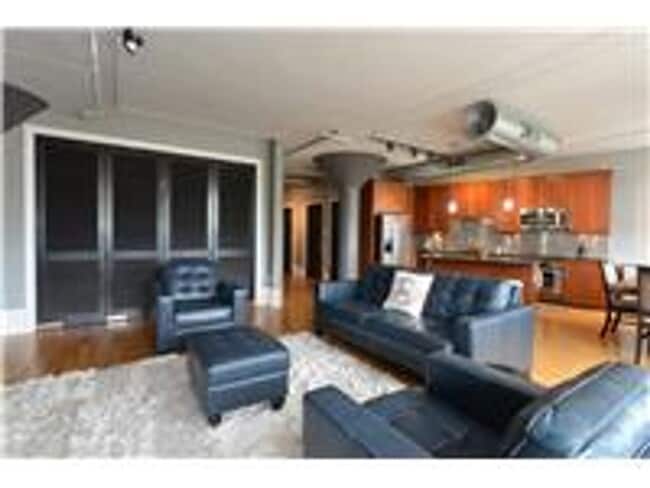 Building Photo - 4901 Washington Boulevard 4B