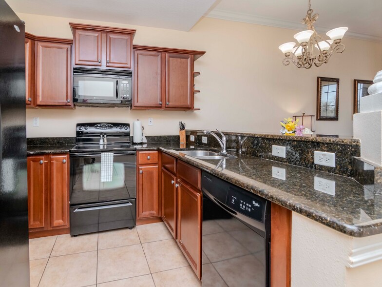 Building Photo - 13941 Clubhouse Dr