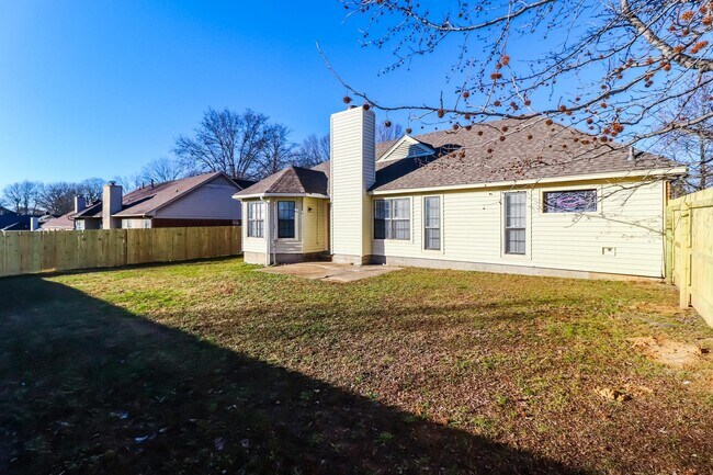 Building Photo - 5921 Pecan Trce