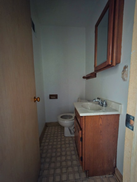 Building Photo - 2866 S 58th St