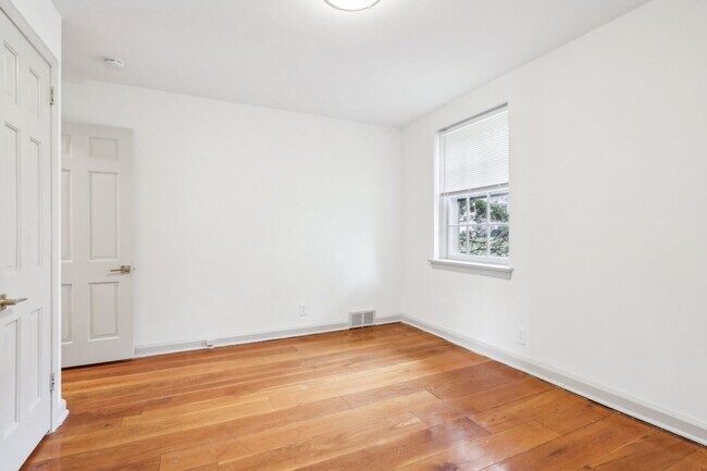 Building Photo - 2800 Woodpipe Ln