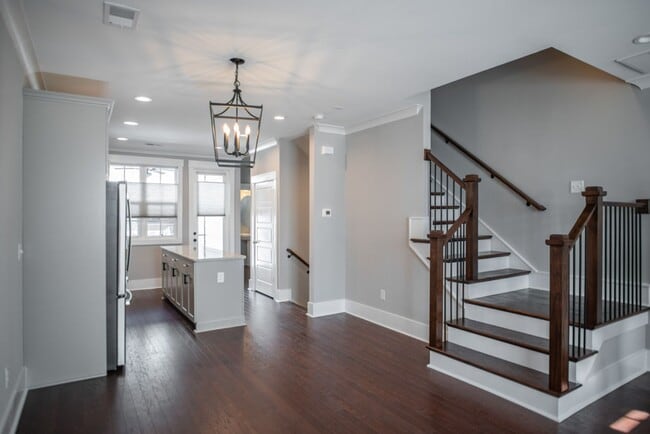 Building Photo - 2 BR 2.5 BA- Downtown Greenville Townhome- FOR RENT