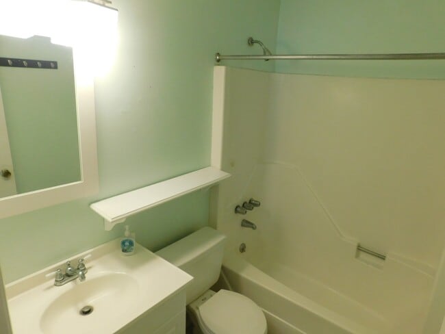 Building Photo - Charming Duplex in Havelock