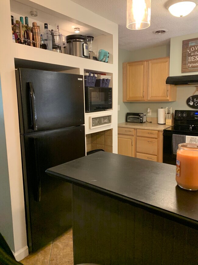 Kitchen - 5628 Clearview Hills Dr