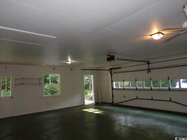 Building Photo - 254 Evergreen Ln