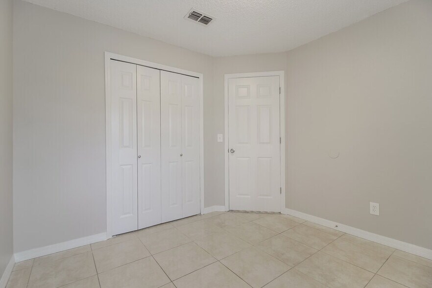 Building Photo - 13710 Glasser Ave