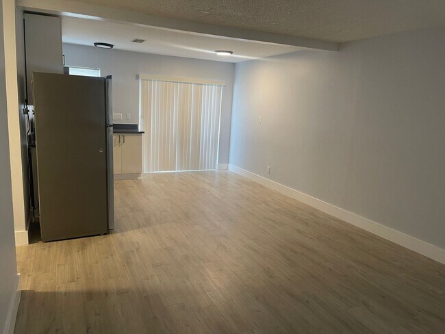 Building Photo - 780 NE 46th Ct