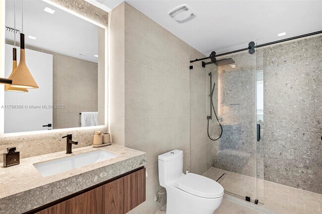 Building Photo - 400 Sunny Isles Blvd