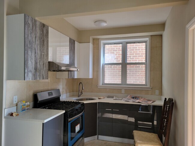 Building Photo - 836 48th St