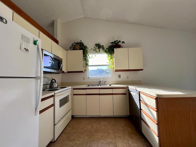 Building Photo - 7787 Ridgewood Dr
