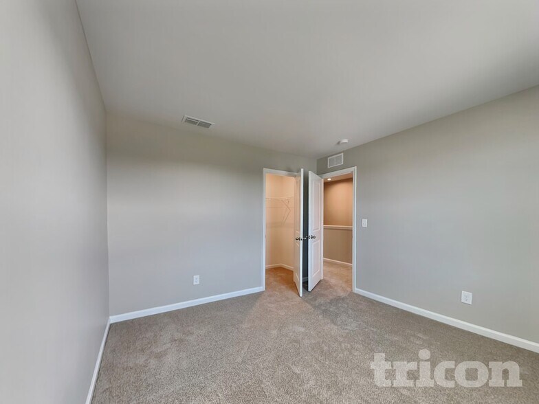 Building Photo - 104 Cavesson Ave