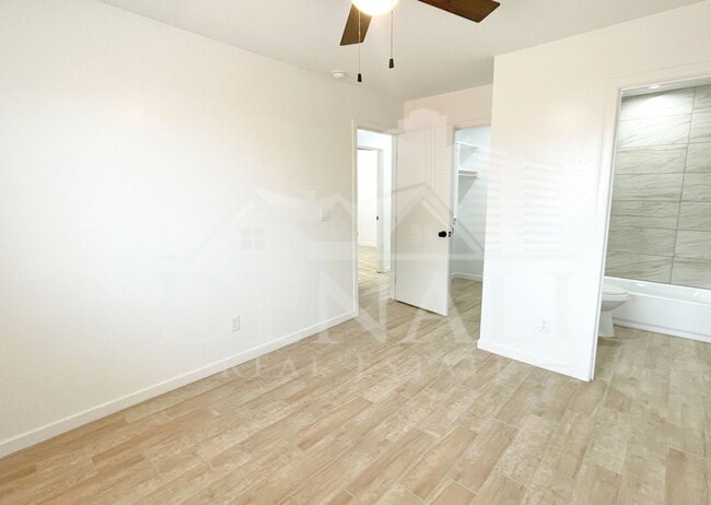 Building Photo - 733 S 96th Pl