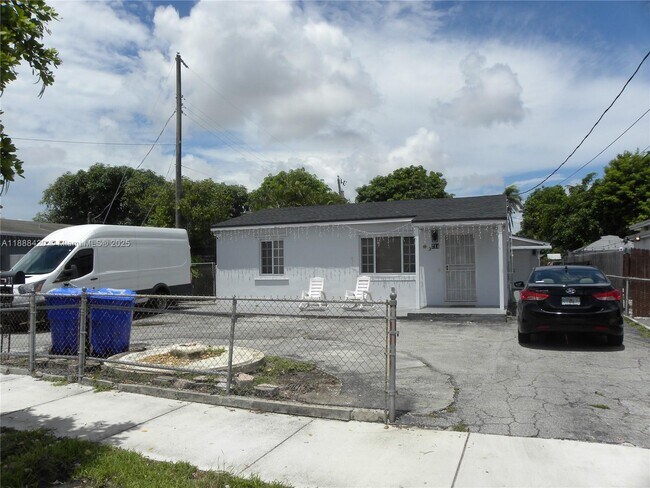 Primary Photo - 214 NW 49th Ave