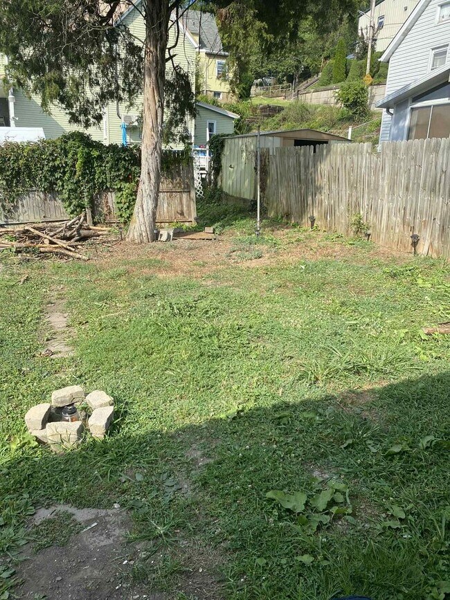 Building Photo - Newly Updated Spacious 5 bedroom 1 bathroom house for rent in Glassport!