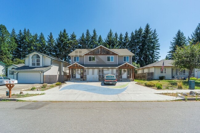 Building Photo - 3 Bedroom 3 Bathroom Home with Attached Ga...