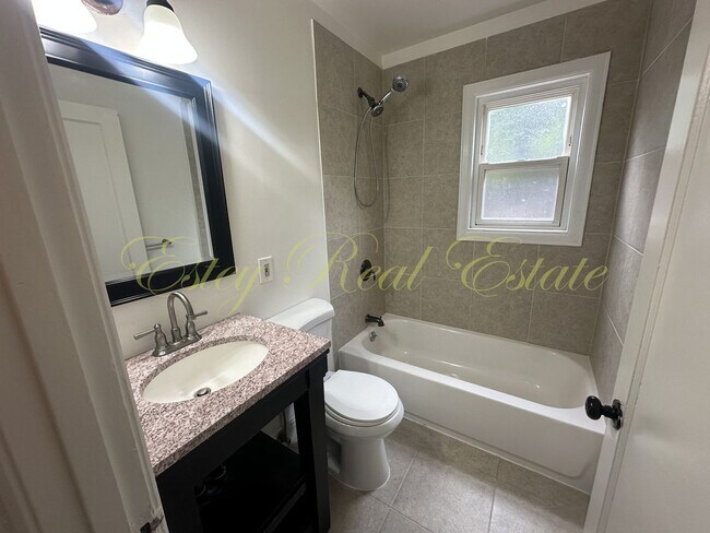 Building Photo - Mariposa Duplex