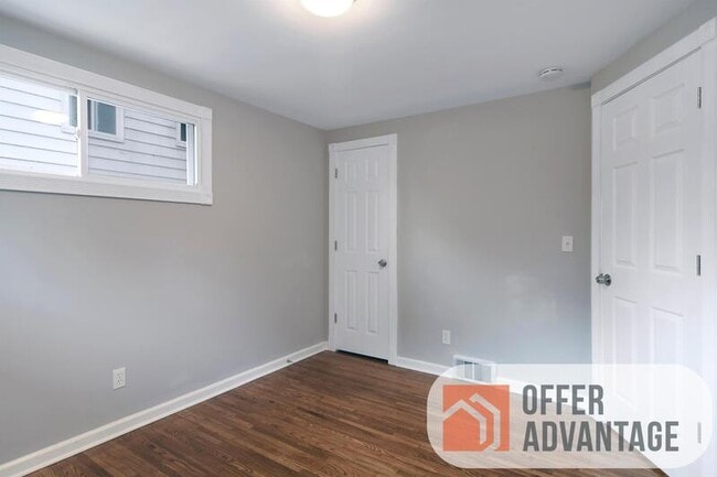 Building Photo - 11 Wellington Rd