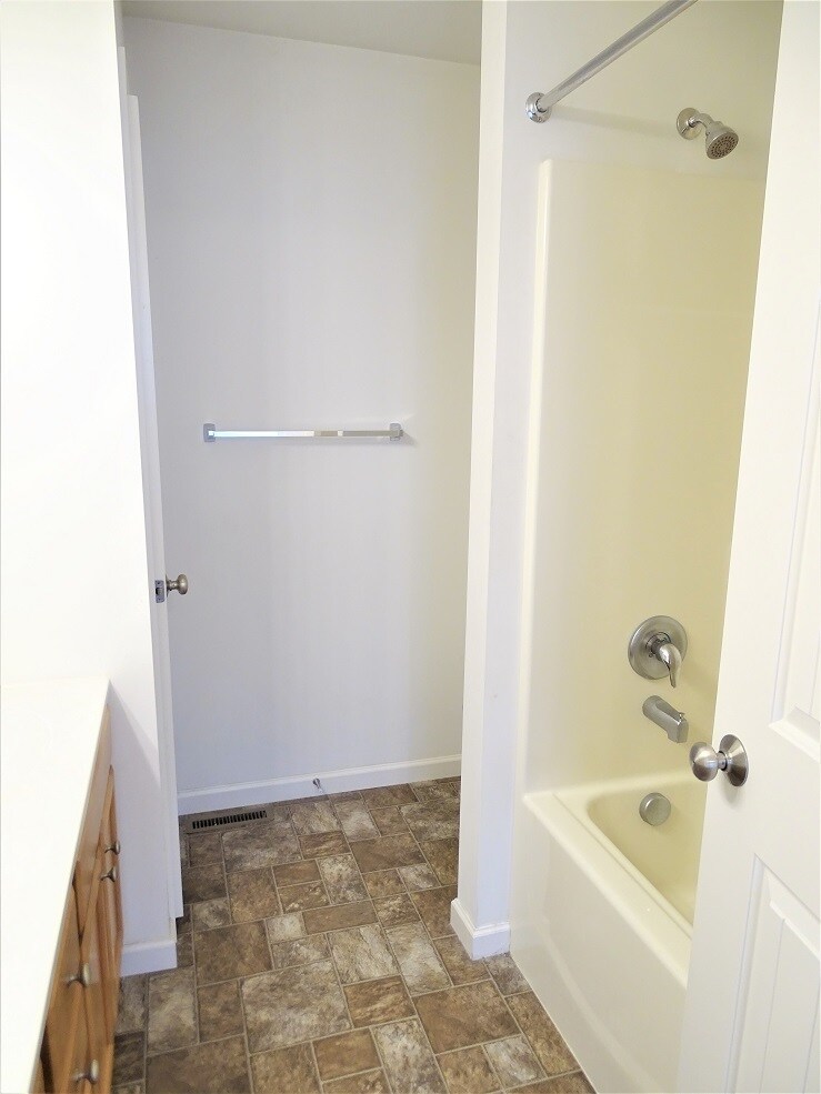Building Photo - 126 Wheatstone Ln