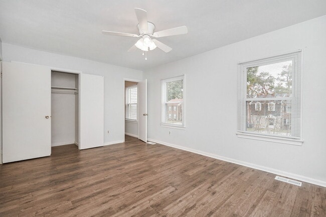 Building Photo - 5213 Clover Hill Dr