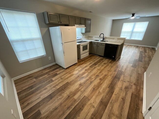 Building Photo - NE HIGH POINT! Newly renovated & painted 3...