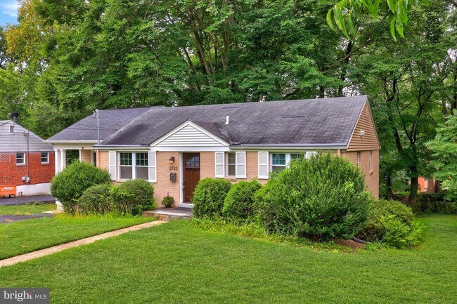 Building Photo - 2722 Woodley Pl