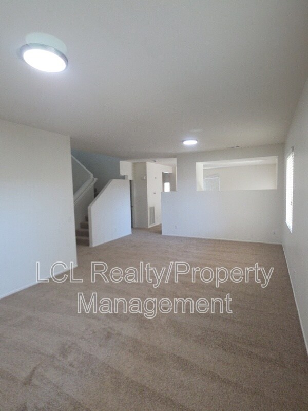 Building Photo - 12899 Oakdale St