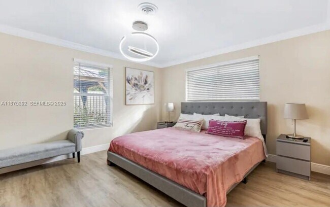 Building Photo - 5740 NE 19th Ave