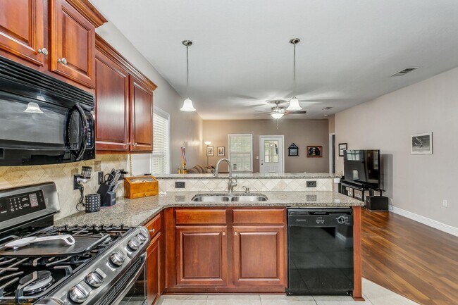 Building Photo - Four Bedroom with Outdoor Kitchen in Shalimar