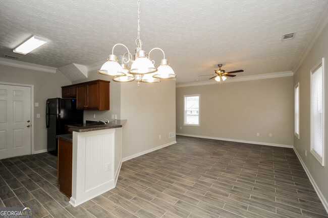 Building Photo - 7092 Littlebrook Way
